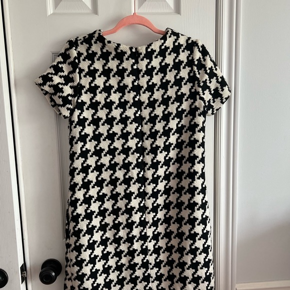 Dress (knee height) - Picture 2 of 2